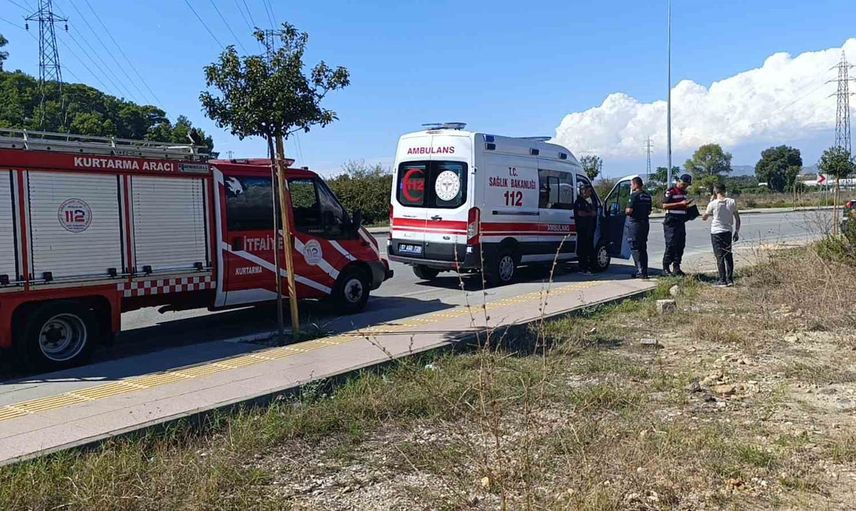 Manavgat'ta trafo önünden molozlara çarpıp tarlaya uçan sürücü yara almadan kurtuldu
