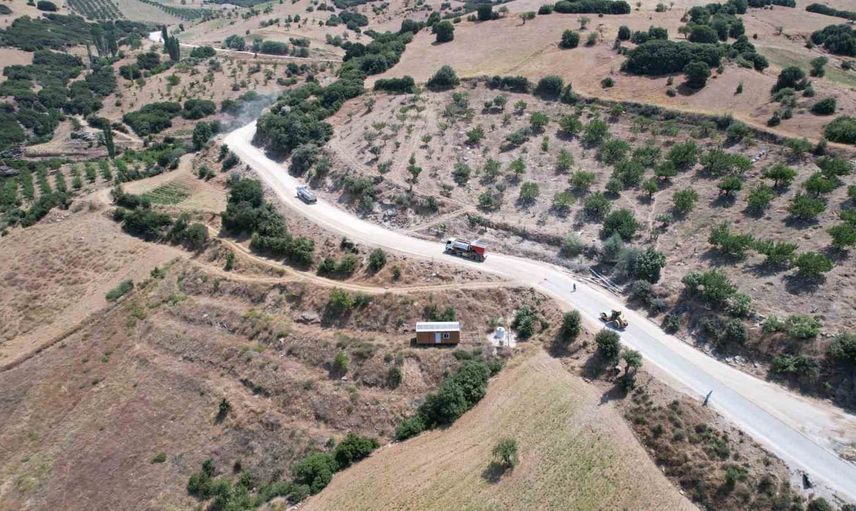 Kula'da mahalleleri birbirine bağlayan 12,5 kilometrelik yol çalışması hızlandı