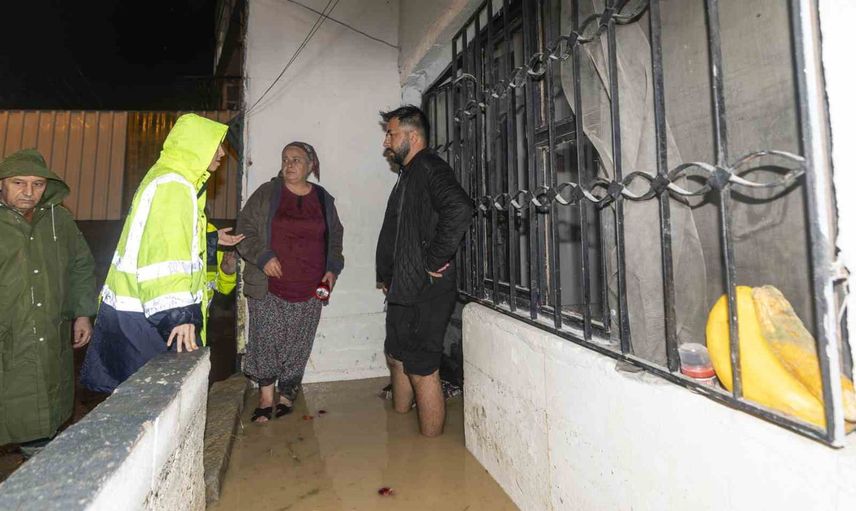 Gece saha çalışması: başkan vekili Genç aşırı yağıştan etkilenen mahalleleri denetledi