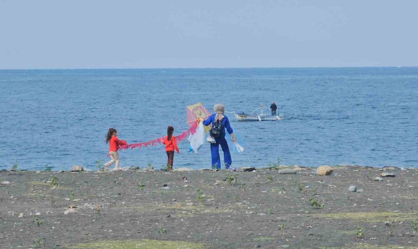 Gökyüzüne umut salındı: öğrenciler uçurtmaları Filistinli çocuklar için uçurdu