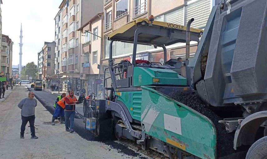 Havza’da ana arter modernize ediliyor: Şehit Mesut Kuru Caddesi’ne sıcak asfalt