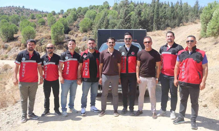 Menemen Belediyesi'nin arama kurtarma ekibi Ağrı Dağı zirvesine 30 Ağustos pankartıyla çıktı