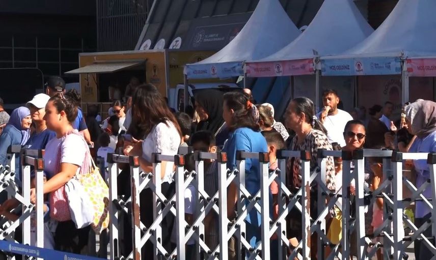 Gaziosmanpaşa'da çocuklara 10 tonluk dondurma şöleni