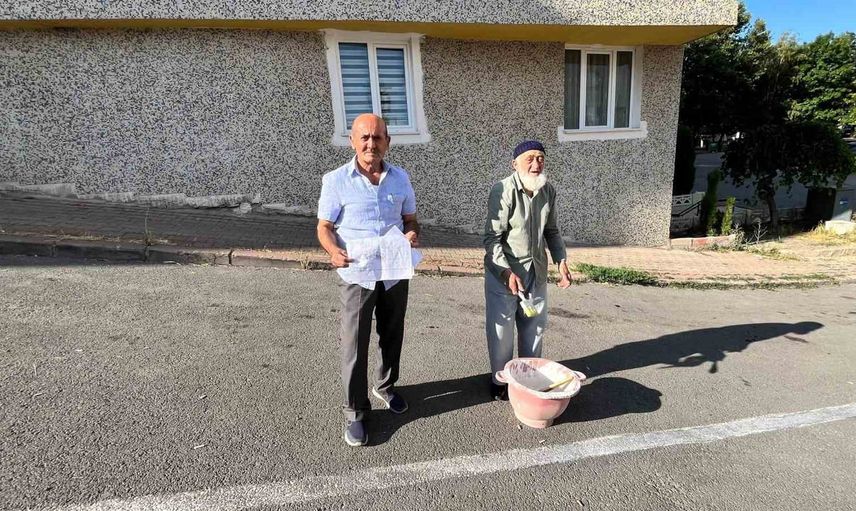 Apartman sakinleri kaldırımda kendi bahçelerini buldu