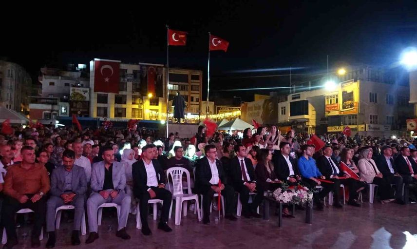 Kardeşlik sahnede: Kilis'te Azerin ile 30 Ağustos coşkusu