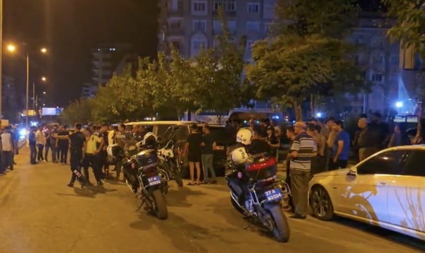 Nizip'te kovalamaca: dur ihtarına uymayan sürücü dört araca çarptı