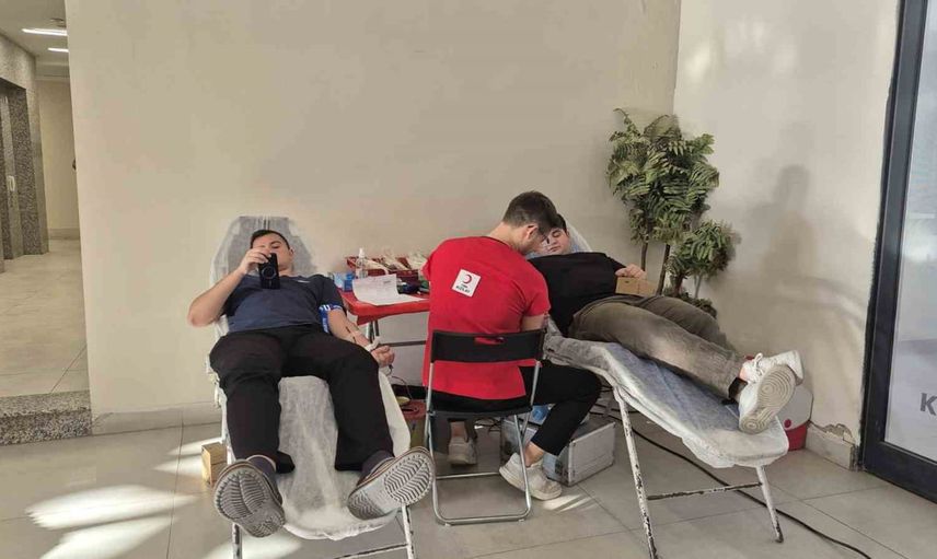 Manisa'da KYK yurtlarından kan bağışıyla yaşam desteği