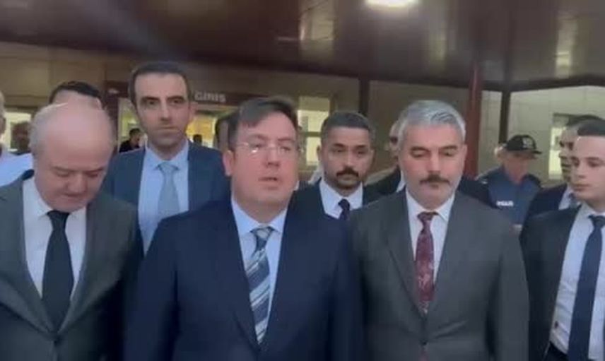 Manisa'daki yaralı öğrencilerle hastanede buluştu: adalet bakan yardımcısı Tuncay soruşturmanın takipçisi