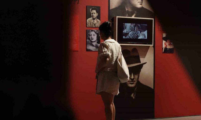 Romantika: Nazım Hikmet'in İzmir'deki sergisi sanatseverlerle buluştu