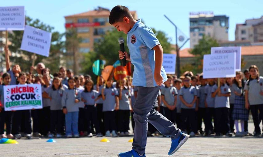 Elazığ'da çocukların renkli sessizliği: Gazze için umut uçurtmaları