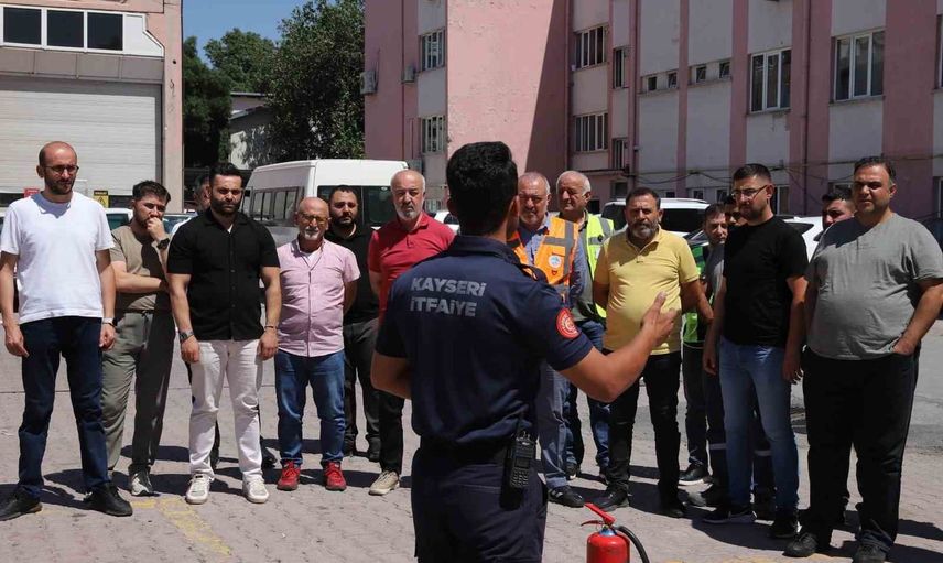 Kayseri Büyükşehir'de Ek Hizmet Binası'nda Deprem ve Yangın Tatbikatı
