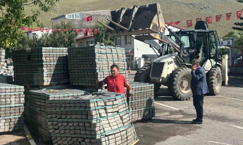 Çıldır'da kaldırım dönüşümü başladı: yaya konforu öncelik