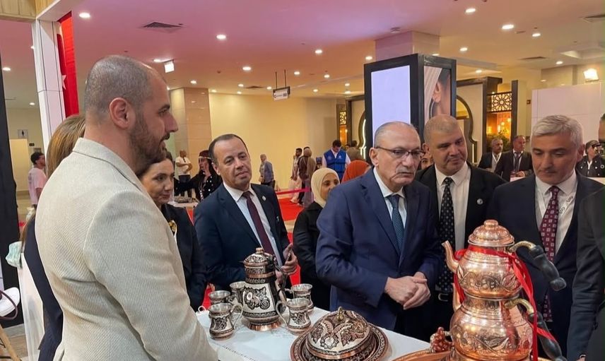 Bingöllü kadınların bakır el işçiliği Kahire'de sergilendi
