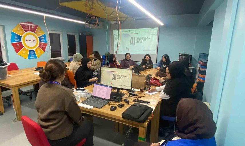 Düzce'de gençler yapay zeka okuryazarlığıyla sertifikaya hazırlanıyor