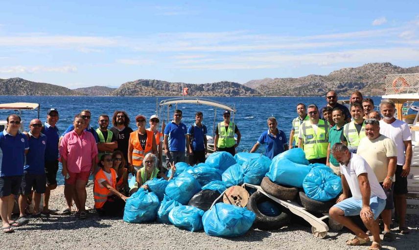 Söğüt koylarında ortak temizlik: 125 torba ve yaklaşık bir ton atık toplandı