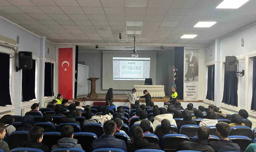 Cide'de lise öğrencilerine trafik güvenliği eğitimi: incinebilir yol kullanıcılarına özel uyarılar