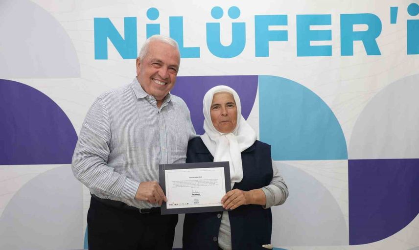 Nilüfer'de belediye personeline okuryazarlık fırsatı: 12 personele sertifika verildi