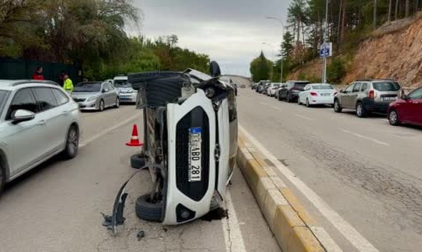 Devrilen otomobilden burnu bile kanamadan kurtulan sürücünün şansı