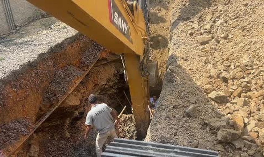 Tuzla Tepeören'de toprak altında kalan işçinin kurtarılması için ekipler seferber