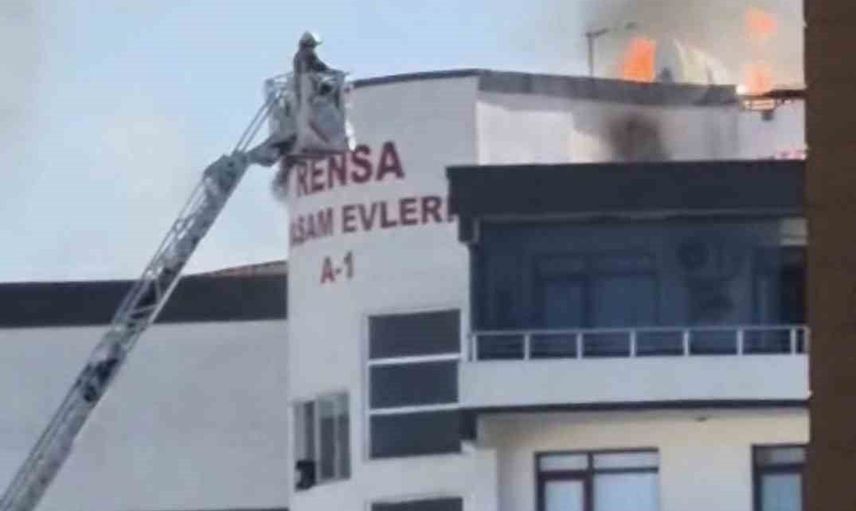Çatı onarımında başlayan alevler sitenin çatısını sardı