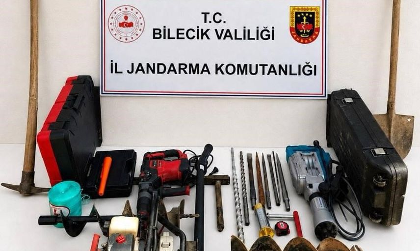 Hamitabat'ta izinsiz kazı: darphane emeklisi ve dört arkadaş suçüstü yakalandı