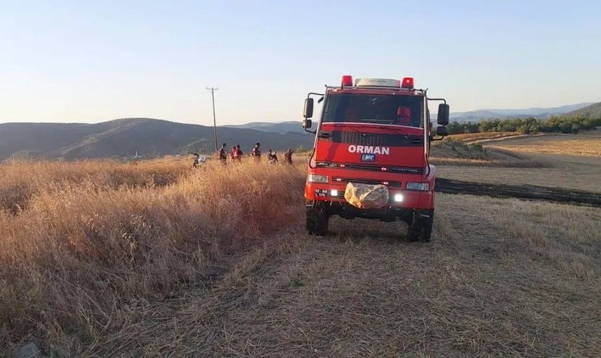 Akbelen yakınlarında anız yangını ekiplerin müdahalesiyle söndürüldü