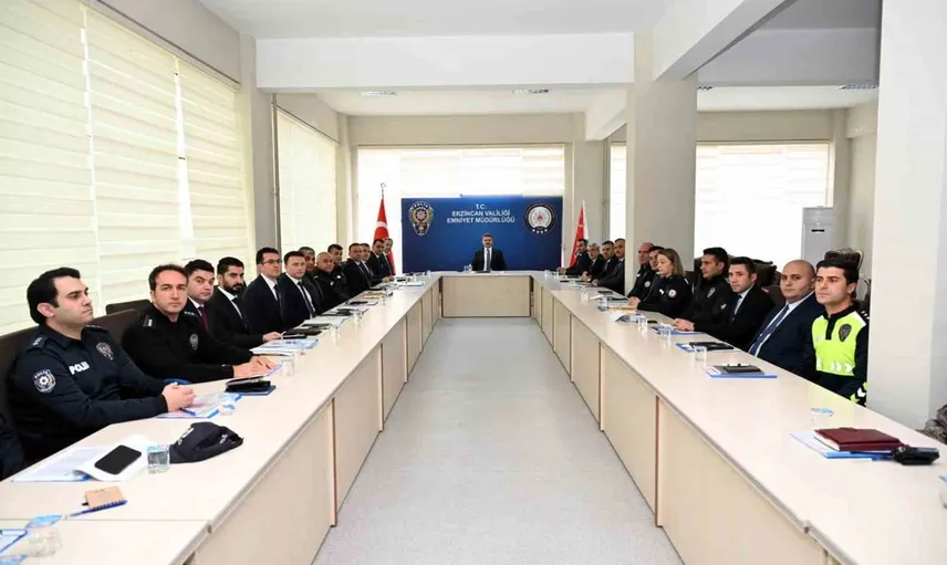 Erzincan'da emniyetin gündemi: Esat Feryadi Doköz birim amirleriyle çalışmaları değerlendirdi