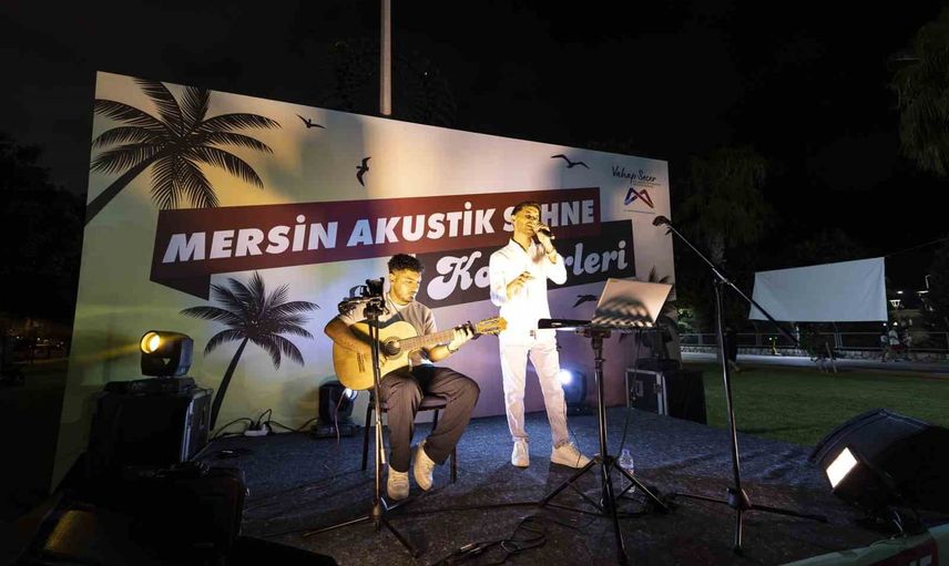 Kültür parkta akustik sahne genç müzisyenlere ve yaz akşamlarına hayat veriyor