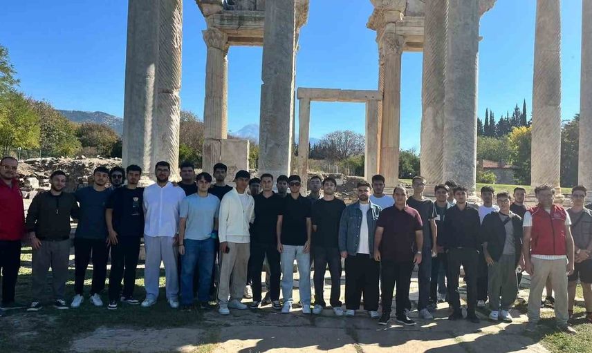 Üniversiteli gençler Aydın'ı Kuşadası ve Karacasu rotasında keşfetti