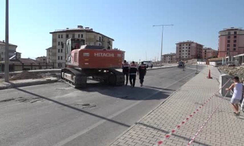 Malatya'da altyapı göçüğü: 2 işçi hayatını kaybetti