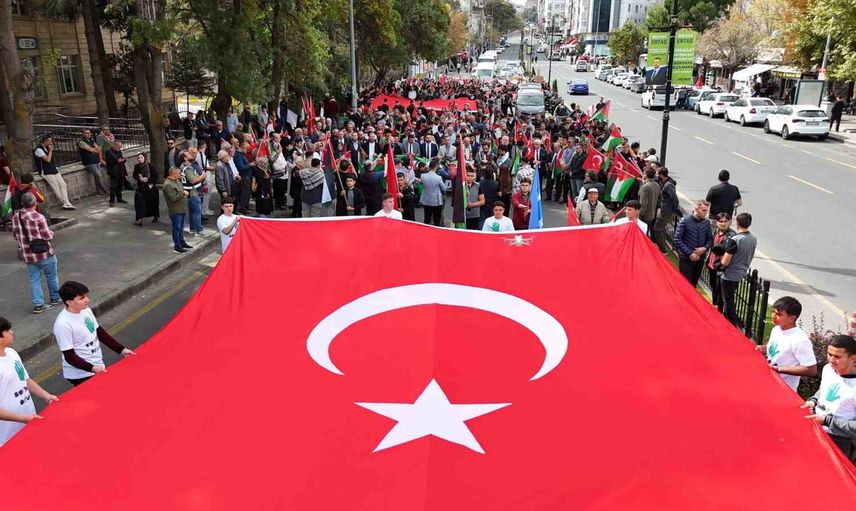 Nevşehir’de birlik yürüyüşü: Gazze ve mazlum coğrafyalara destek çağrısı