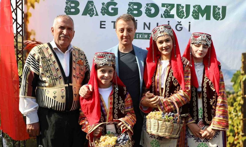 Kahramanmaraş'ta kabarcık üzümünde bağ bozumu coşkusu