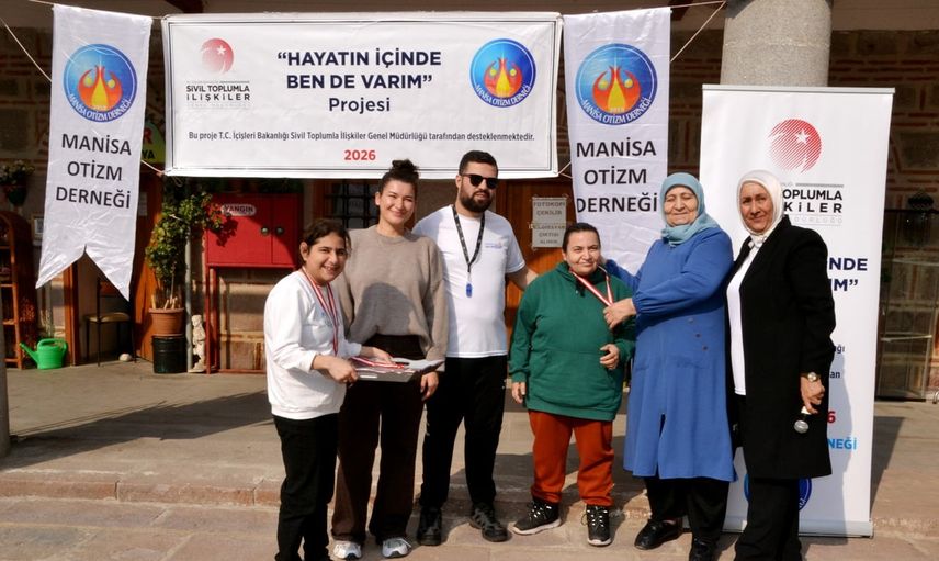 Madalyalar ve pasta: otizmli çocukların hayatın içinde yer alma kutlaması