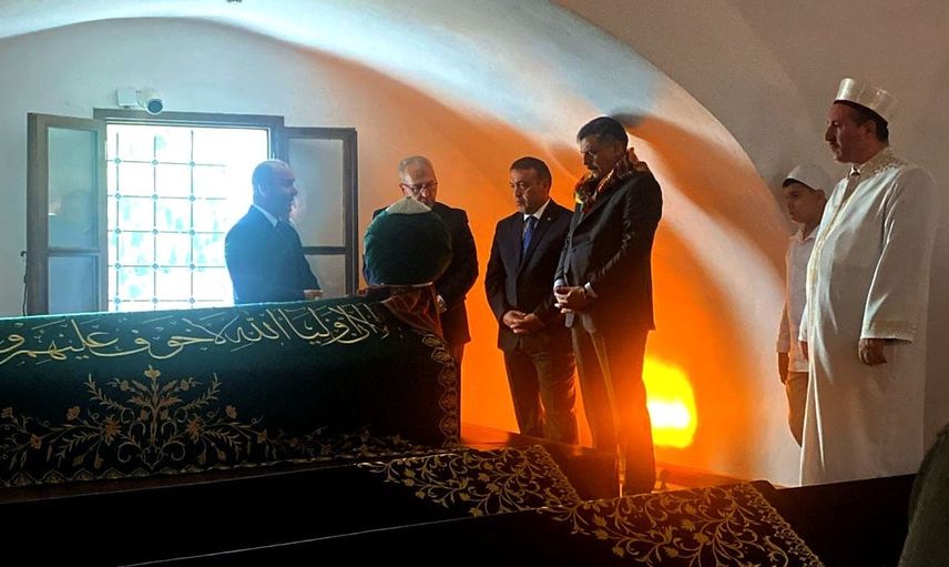 Bilecik ziyaretinde içişleri bakanı Şeyh Edebali türbesinde dua etti
