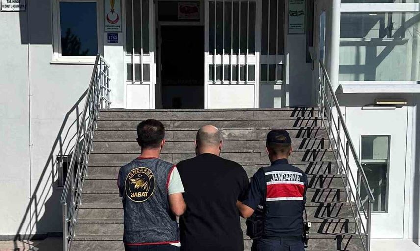 Jandarma operasyonunda 15 yıl kesinleşmiş hapis cezasıyla aranan şüpheli yakalandı