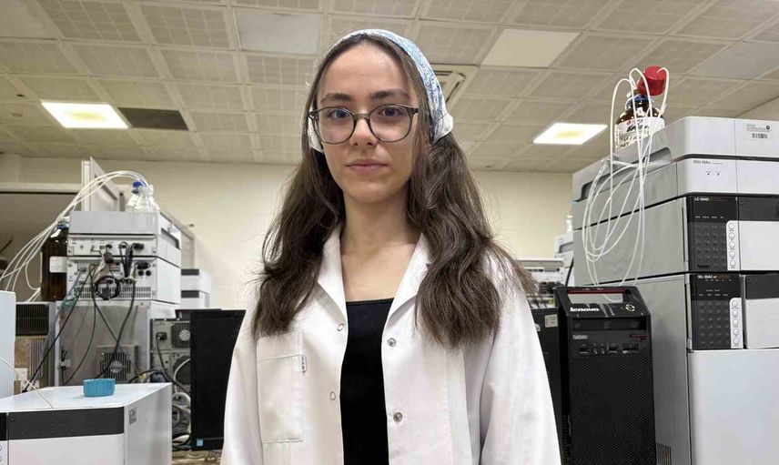 Liseden hakemliğe: 17 yaşındaki Melek Öztürk akademik yayıncılığa adım attı