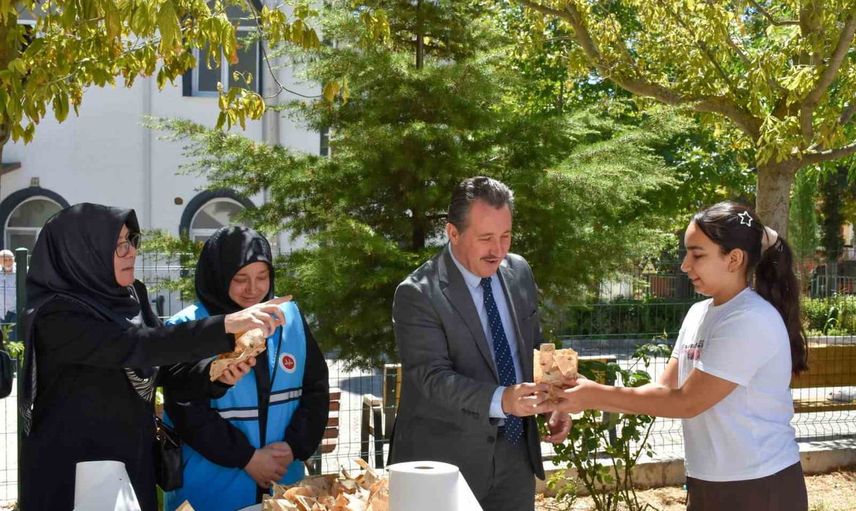 TDV'den kur’an kursu öğrencilerine ve cami cemaatine ikram, eğitimde iş birliği vurgusu