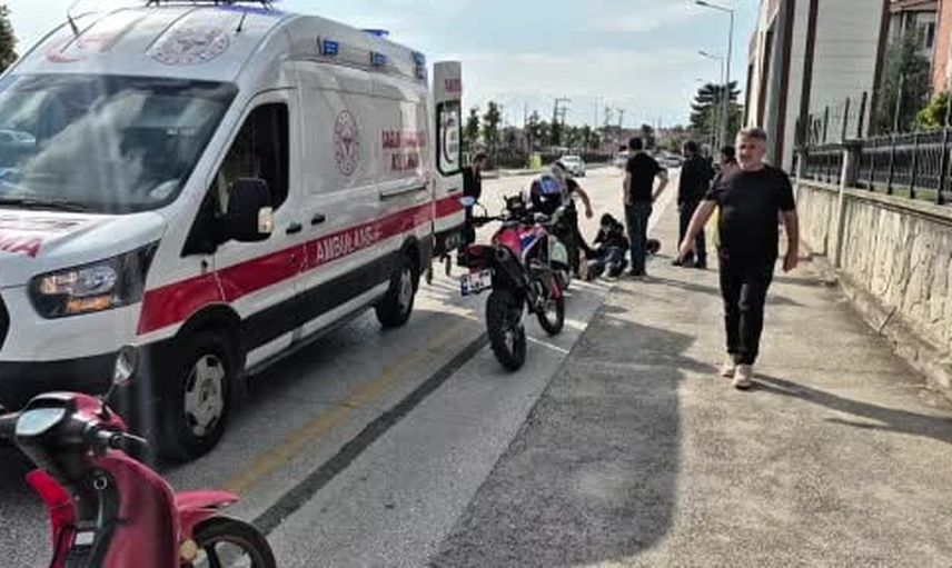 CamiKebir Mahallesi'nde motosiklet devrildi: sürücü hastaneye kaldırıldı