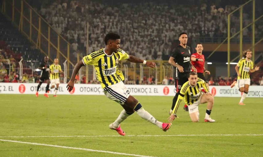 Fenerbahçe derbisinde evinde tökezledi: Beşiktaş 2-1 kazandı