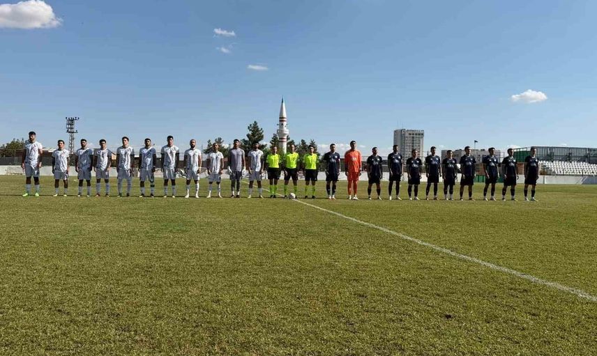 Golsüz mücadele seyrantepe'de: Diyarbekirspor ile Erciyes 38 FSK 0-0 berabere