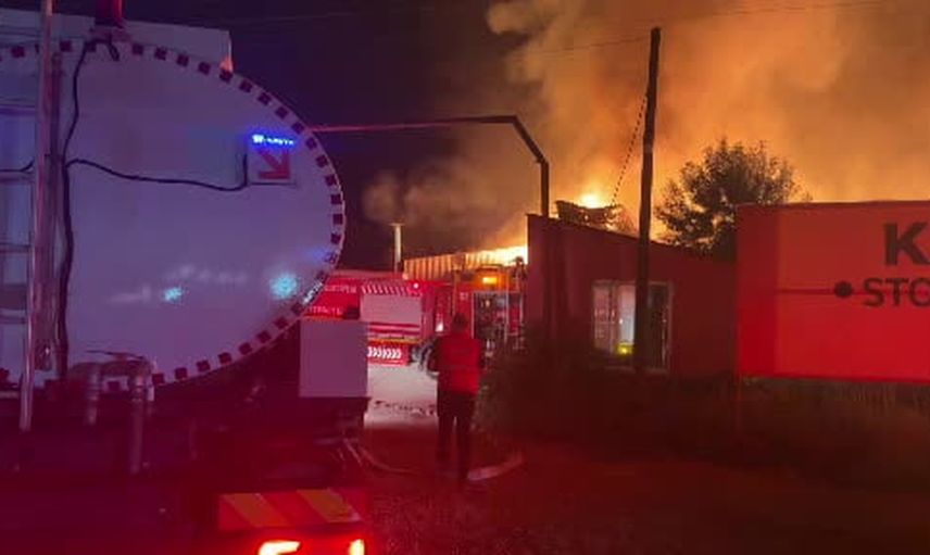 Düzce'de kapı fabrikasında yangın çıktı