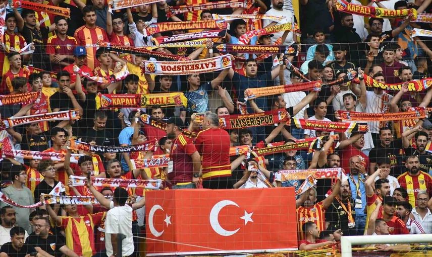 Kayserispor taraftarının desteğiyle RHG Enertürk'te güçlü lig başlangıcı