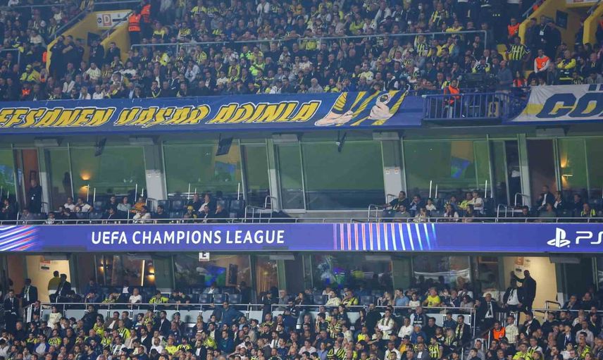 Son dakikada gelen gol sonrası Fenerbahçe tribünleri İsmail Kartal'ı istifaya çağırdı