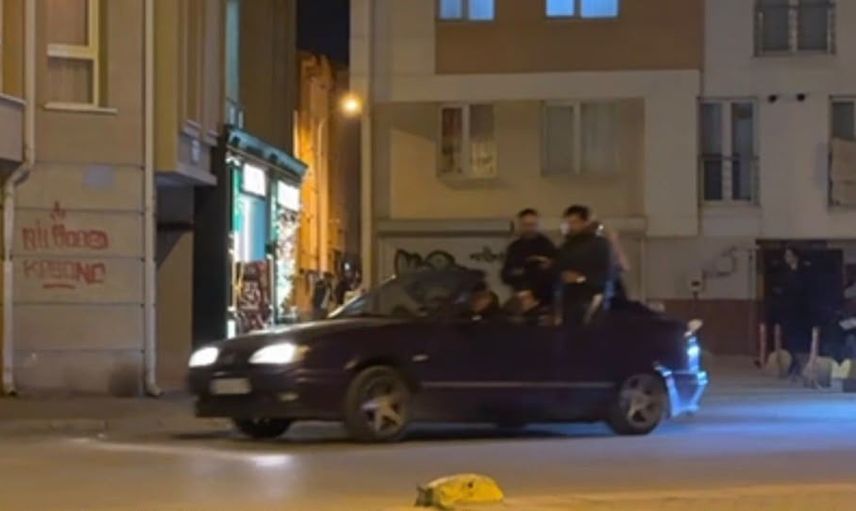 Eskişehir'de sokak turunda tehlikeli görüntü: bagajda kaskla oturan kişi
