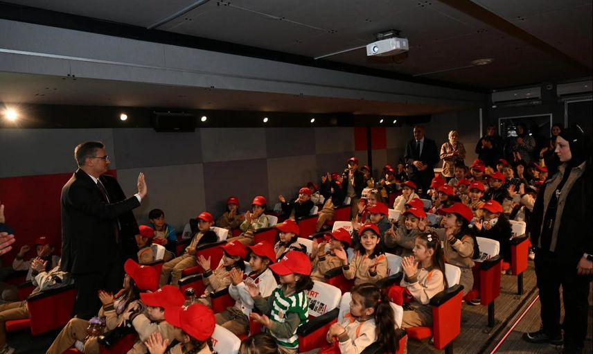 trt sinema tırı'nın 18. durağı Erzurum oldu: 5 bin çocuk beyaz perdeyle buluştu
