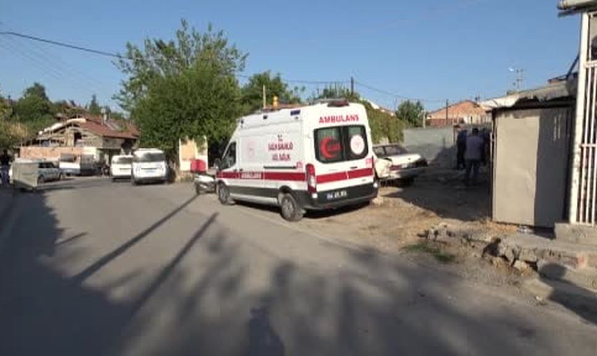 Melekbaba Mahallesi'nde asmanın altında ölü bulunan Saim Ulutaş'ın cenazesi Malatya Adli Tıp Kurumu'na kaldırıldı