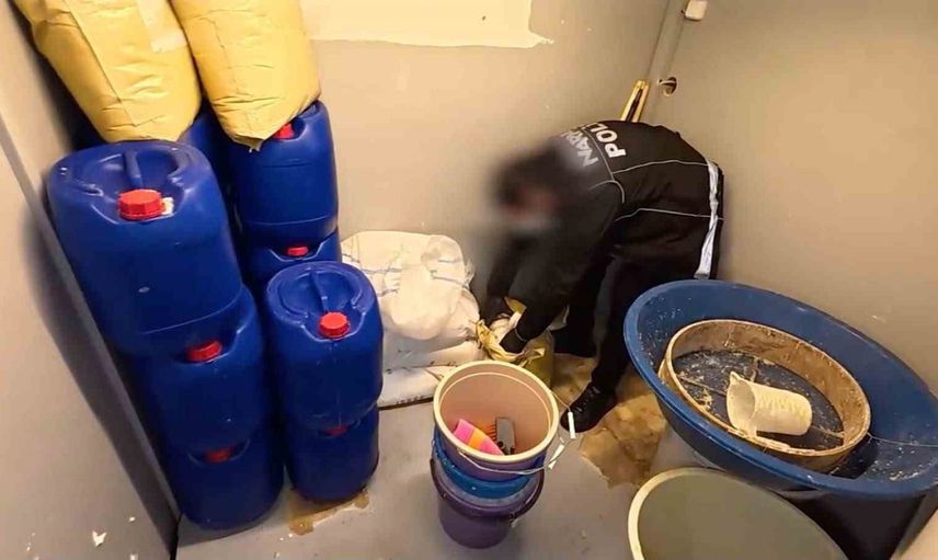 Cep telefonu bırakıp metruk yolları kullandılar: 20 kilometrelik yolculuk 8 saatte sona erdi