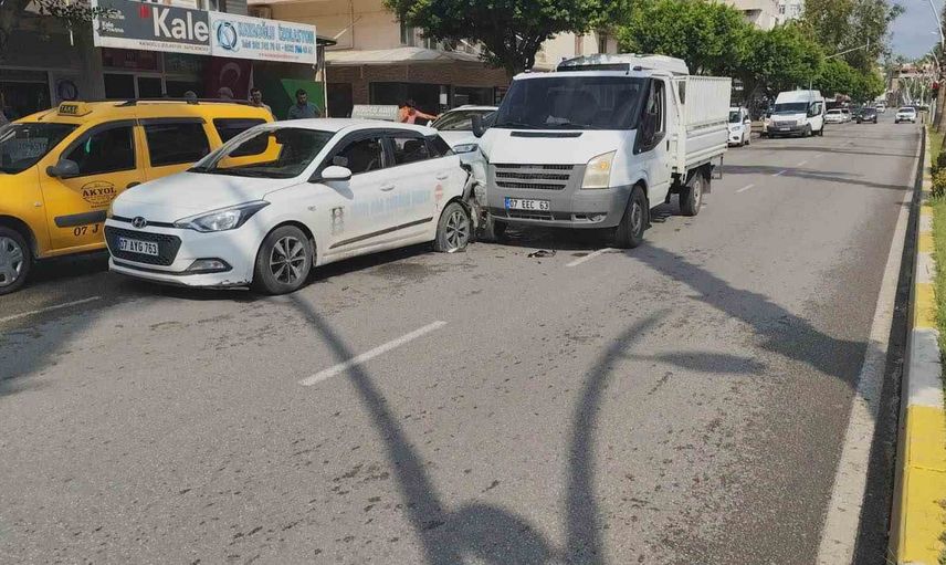Direksiyon eğitiminde panik kamyonetin arkadan çarpmasına yol açtı