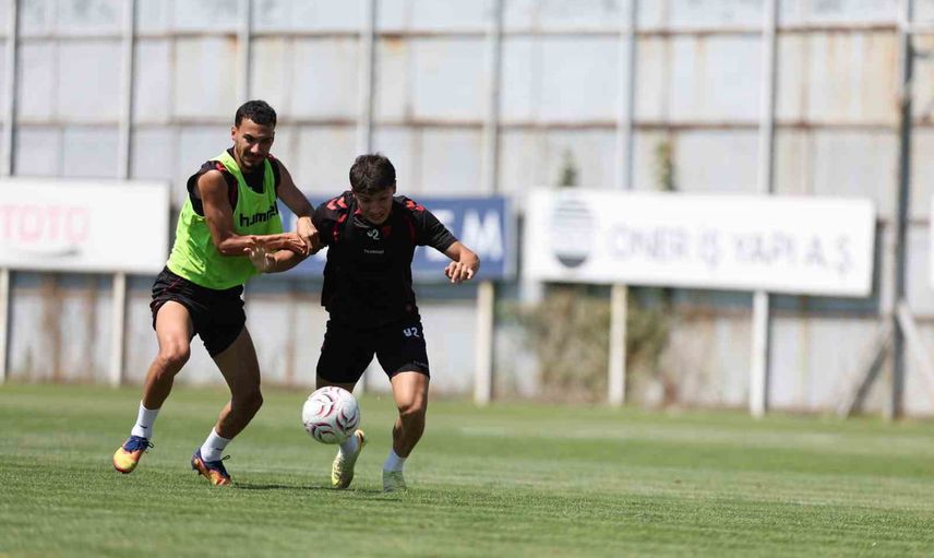 Sivasspor Esenler Erokspor maçına taktik ve dar alan çalışmalarıyla hazırlanıyor
