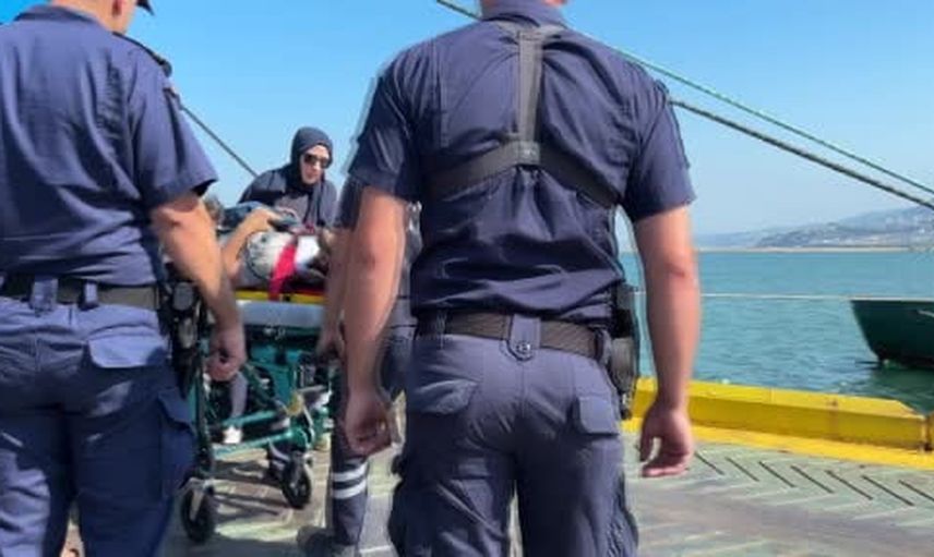 Samsun'a yanaşan Ural, hayatını kaybeden denizciyi ve yaralı mürettebatı karaya çıkardı
